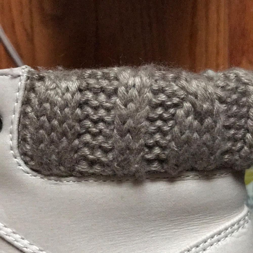 Cute gently used lace up boots with faux fur - Picture 7 of 8